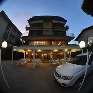 Hotel La Playa **